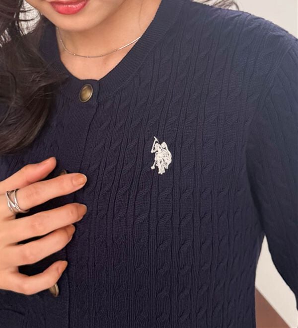 RANAN（ラナン）の「＜Ｕ．Ｓ．ＰＯＬＯ　ＡＳＳＮ．＞ゴールドボタン半袖刺繍ケーブルニットカーディガン（ニットカーディガン）」｜詳細画像