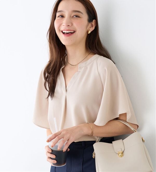 Viola e Viola（ヴィオラ エ ヴィオラ）の「【接触冷感】さらっと涼感フレアスリーブブラウス（ブラウス）」｜詳細画像