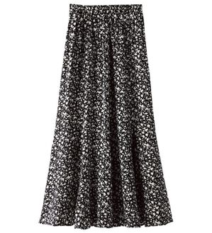 BELLUNA（ベルーナ）の「裾切替デザインフレアースカート（ひざ丈スカート）」｜黒系小花