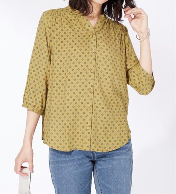 BELLUNA（ベルーナ）の「レーヨン素材ギャザー使いプリントブラウス（ブラウス）」｜詳細画像