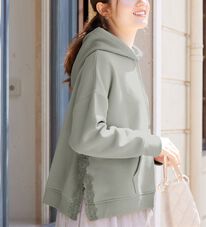alotta（アロッタ）の「ふんわり裏起毛裾レース付パーカー（パーカー）」