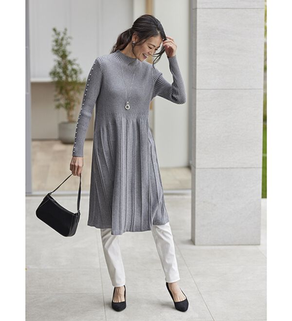 BELLUNA（ベルーナ）の「体型を拾いにくい！ビジュー使いプリーツ風ニットチュニックワンピース（チュニックワンピース）」｜詳細画像