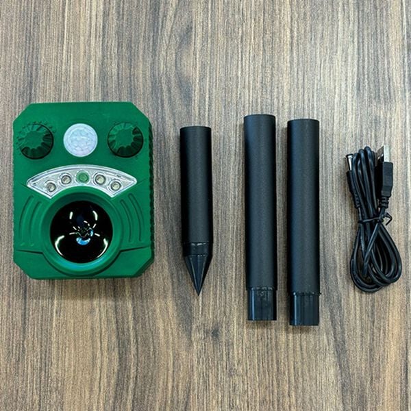 「新防水ソーラー害獣撃退器（その他日用品・趣味雑貨）」｜詳細画像