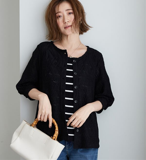 BELLUNA（ベルーナ）の「波柄シアージャカード素材カーディガン（ニットカーディガン）」｜黒