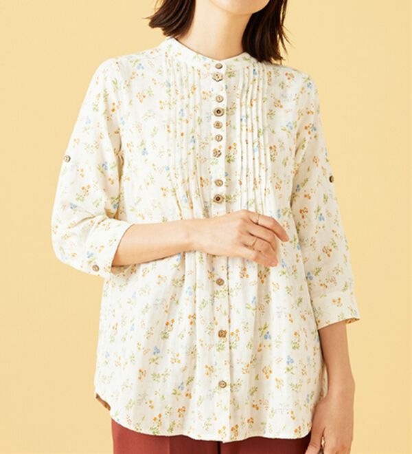 BELLUNA（ベルーナ）の「ダブルガーゼ素材多ボタンオーバーブラウス（ブラウス）」｜アイボリー系花柄