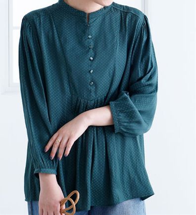 BELLUNA（ベルーナ）の「サテンドビー素材切替デザインブラウス（ブラウス）」