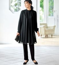 BELLUNA（ベルーナ）の「日本製素材！重ね着風チュニックセットアップ（ブラックフォーマル（喪服・礼服））」
