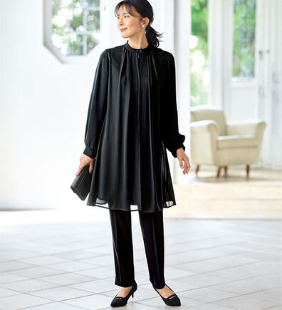 BELLUNA（ベルーナ）の「日本製素材！重ね着風チュニックセットアップ（ブラックフォーマル（喪服・礼服））」