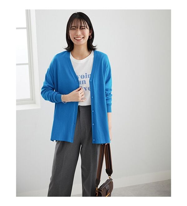 BELLUNA（ベルーナ）の「ボタン使いＶネックカーディガン（ニットカーディガン）」｜詳細画像