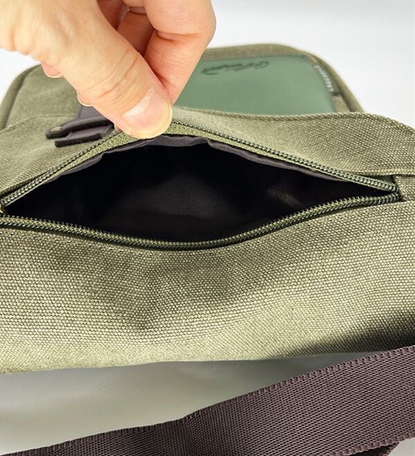 「＜クロコダイル＞洗い加工帆布スマートショルダー（メンズショルダーバッグ）」｜詳細画像