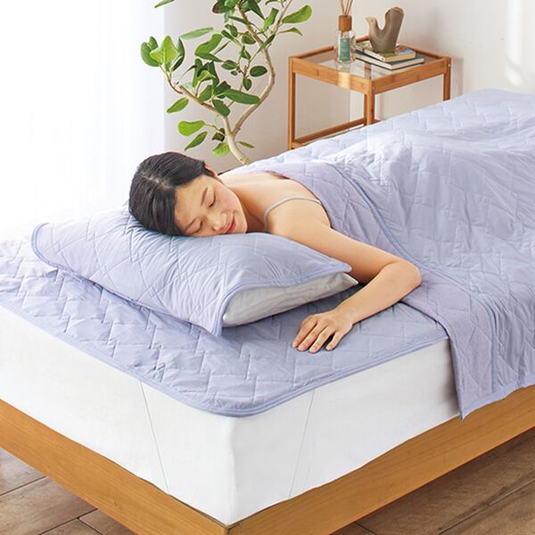 「ベルクールプレミアム冷たさが続くリバーシブル軽寝具＜気温に合わせて使い分けできる！超冷感生地・サラふわタオル生地＞（敷パッド）」｜パープル