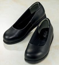 BELLUNA（ベルーナ）の「５Ｅ牛革ゆったりウェッジパンプス（パンプス）」