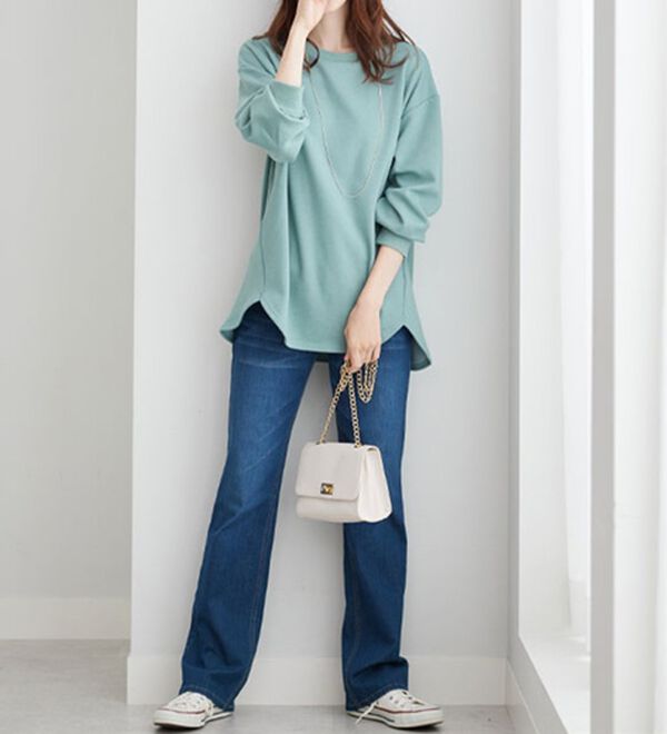 BELLUNA（ベルーナ）の「ふわふわ裏ファーゆったりプルオーバー（カットソー）」｜詳細画像