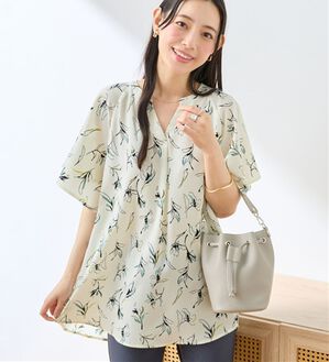 Viola e Viola（ヴィオラ エ ヴィオラ）の「【選べる２丈】さらっと涼感フレアスリーブブラウス（ブラウス）」｜幾何花柄／チュニック丈