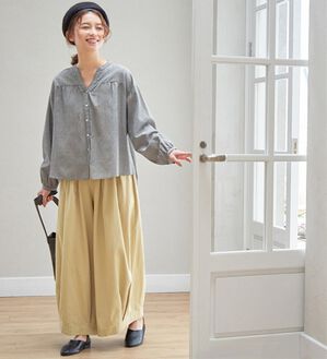 Viola e Viola（ヴィオラ エ ヴィオラ）の「タック使いバルーンワイドパンツ（フルレングスパンツ）」｜ベージュ