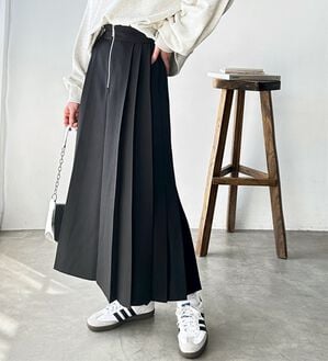 GeeRA（ジーラ）の「フロントファスナープリーツスカート（ロングスカート）」｜ブラック