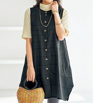 BELLUNA（ベルーナ）の「タック素材コクーンジャンパードレス（ジャンパースカート）」｜ブラック