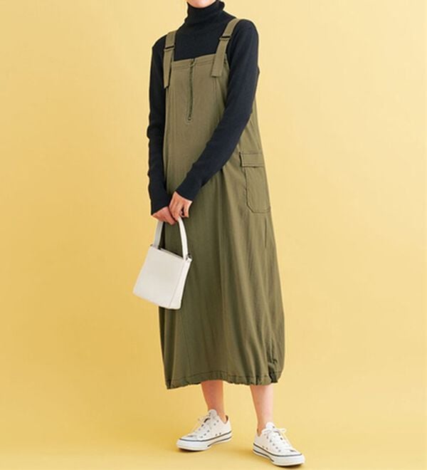 BELLUNA（ベルーナ）の「コクーンシルエットジャンパースカート（ジャンパースカート）」｜カーキ