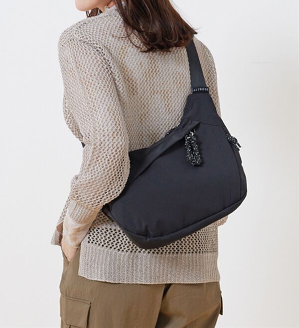 BELLUNA（ベルーナ）の「たっぷり収納！ナイロンショルダーバッグ（その他バッグ）」｜詳細画像