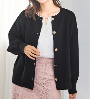 alotta（アロッタ）の「洗える！ふんわりタッチカーディガン（ニットカーディガン）」｜ブラック