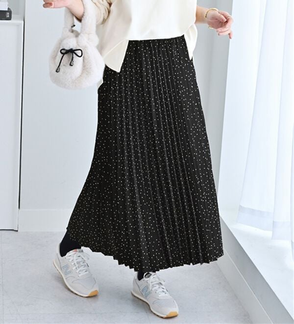 alotta（アロッタ）の「大人可愛いプリントプリーツスカート（ロングスカート）」｜ブラックランダムドット