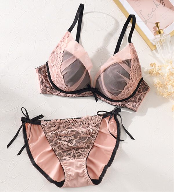 YU'NOW（ユナウ）の「to meeブラ＆ショーツ（ブラジャー＆ショーツセット）」｜ブラック／ピンク