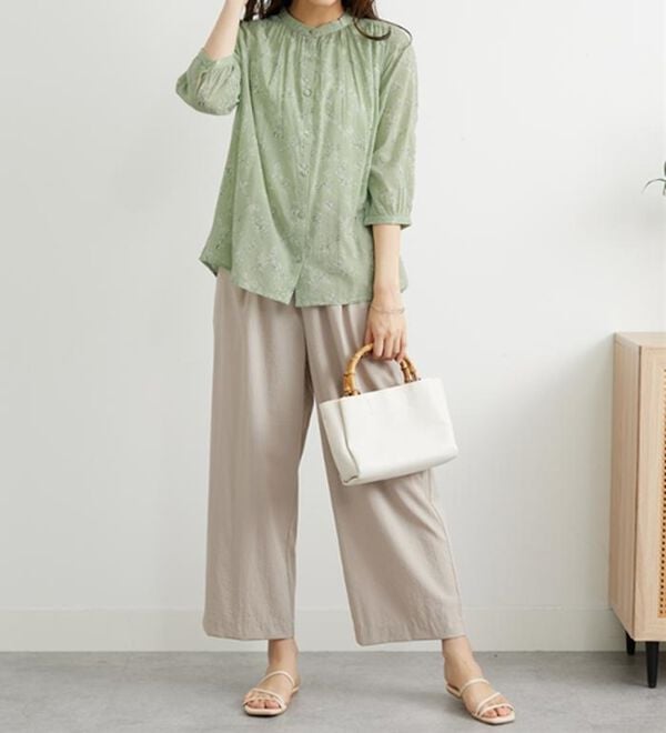 BELLUNA（ベルーナ）の「綿100％ギャザーデザインブラウス（ブラウス）」｜詳細画像