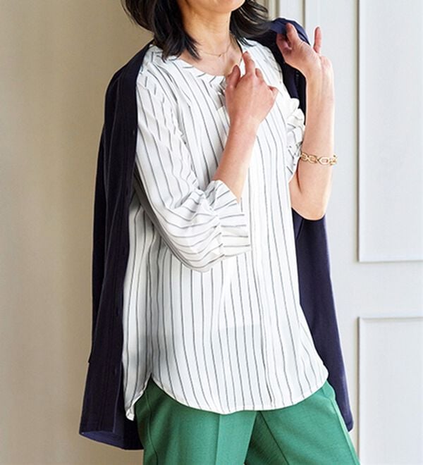 BELLUNA（ベルーナ）の「ひんやり機能付！袖タックキーネックブラウス（ブラウス）」｜詳細画像