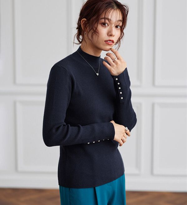 Pierrot（ピエロ）の「【選べるネック】もっちり袖パールニット（ニット・セーター）」｜詳細画像