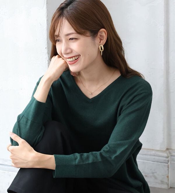 A HAPPY MARILYN（アハッピーマリリン）の「【Ｌ～８Ｌ】Ｒｉｎ フィット感軽減！Ｔシャツ感覚もっちりやわらかＶネックニット（ニット・セーター）」｜詳細画像