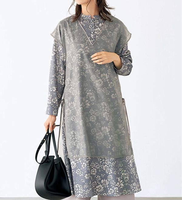 BELLUNA（ベルーナ）の「花柄プリントオーガンジー重ねワンピースアンサンブル（プリントワンピース）」｜ブルー系