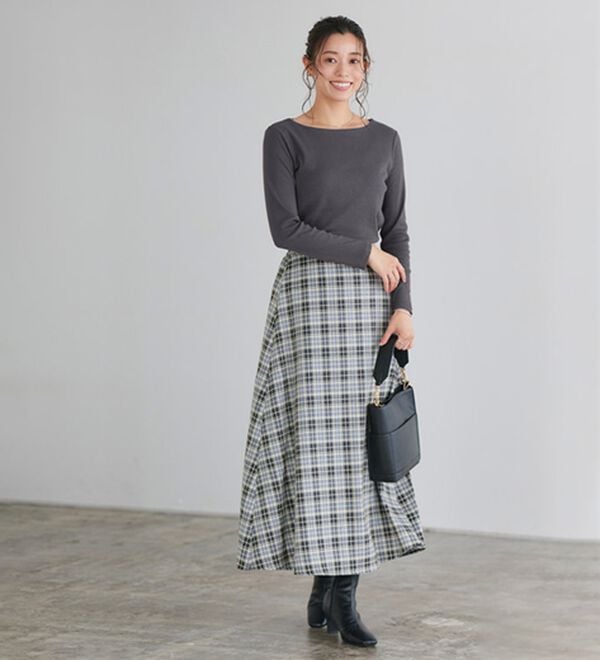 Pierrot（ピエロ）の「【ネックが選べる】テレコリブカットソー（カットソー）」｜詳細画像