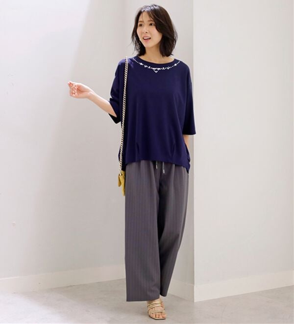 BELLUNA（ベルーナ）の「ビジュー使いドルマンプルオーバー（カットソー）」｜詳細画像