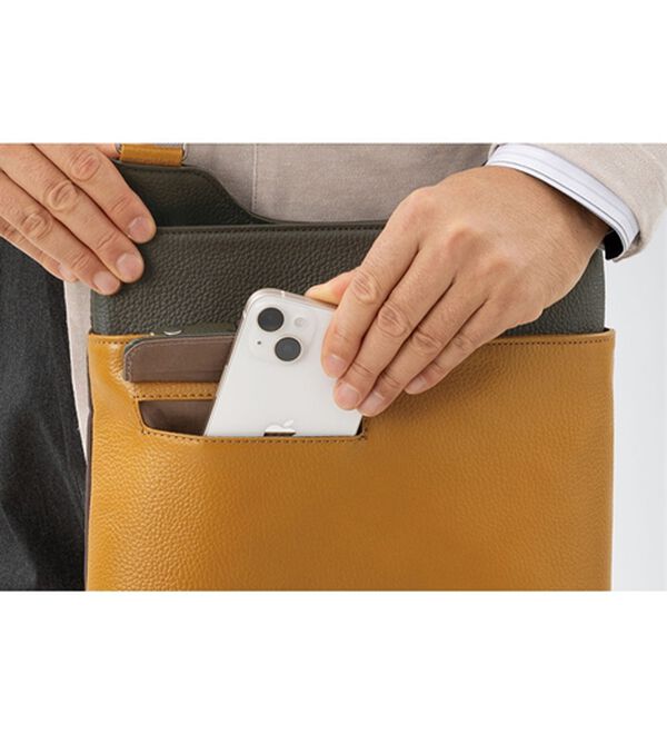 「＜日本製＞姫路レザースマホポケット付ショルダー（メンズショルダーバッグ）」｜詳細画像