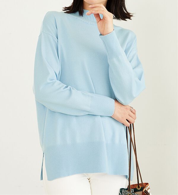 BELLUNA（ベルーナ）の「もちもち素材ハイネックニットプルオーバー（ニット・セーター）」｜サックス