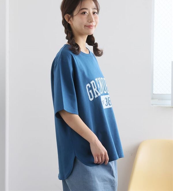 A HAPPY MARILYN（アハッピーマリリン）の「【Ｍ～８Ｌ】【接触冷感・ＵＶ対策】カレッジプリント裾ラウンドＴシャツ（Tシャツ）」｜詳細画像