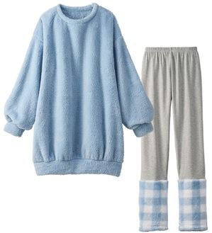 YU'NOW（ユナウ）の「【上下２点セット】ボアフリースワンピース＆レギンスセット（パジャマ・ルームウェア）」｜ライトブルー