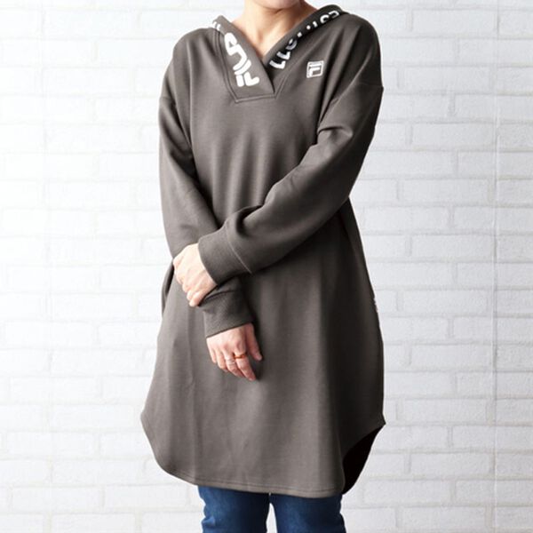 BELLUNA（ベルーナ）の「＜ＦＩＬＡ＞Ｖネックパーカーワンピース（カットソーワンピース）」｜チャコール