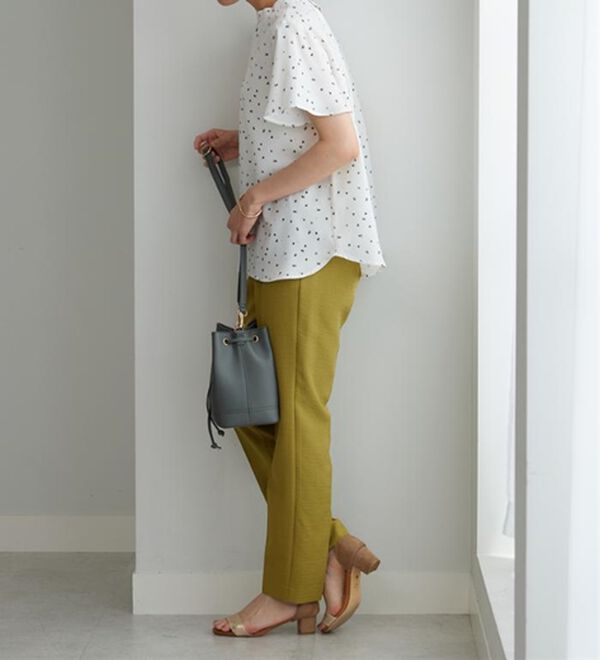 BELLUNA（ベルーナ）の「小紋柄タック使い袖フレアーブラウス（ブラウス）」｜詳細画像