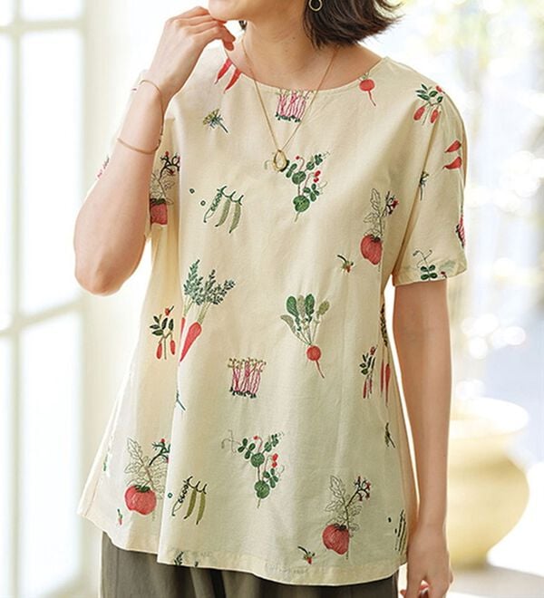 BELLUNA（ベルーナ）の「刺しゅうデザインゆったりプルオーバー（カットソー）」｜詳細画像