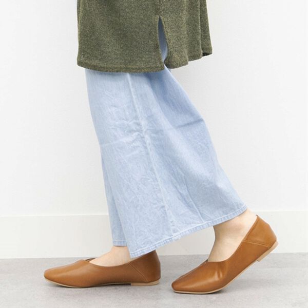 BELLUNA（ベルーナ）の「美ラインカッティングチラリ花柄パンプス（パンプス）」｜詳細画像