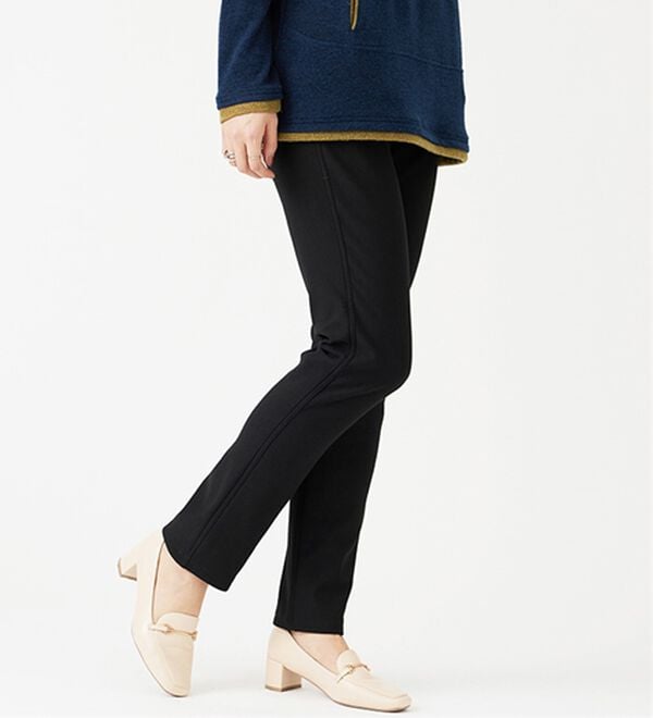 BELLUNA（ベルーナ）の「ウエストらくらく！ふっくら裏起毛ストレッチパンツ（フルレングスパンツ）」｜黒