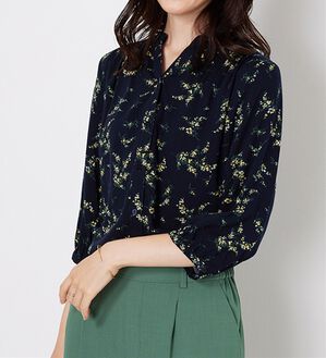 BELLUNA（ベルーナ）の「【接触冷感】レーヨン素材ギャザー使いプリントブラウス（ブラウス）」｜ネイビー花柄
