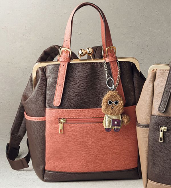 BELLUNA（ベルーナ）の「プードルチャーム付軽量口金リュック（リュック）」｜チョコ／ローズ