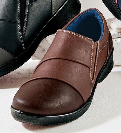 BELLUNA（ベルーナ）の「ゆったり５Ｅ配色美的ラインシューズ（スリッポン）」