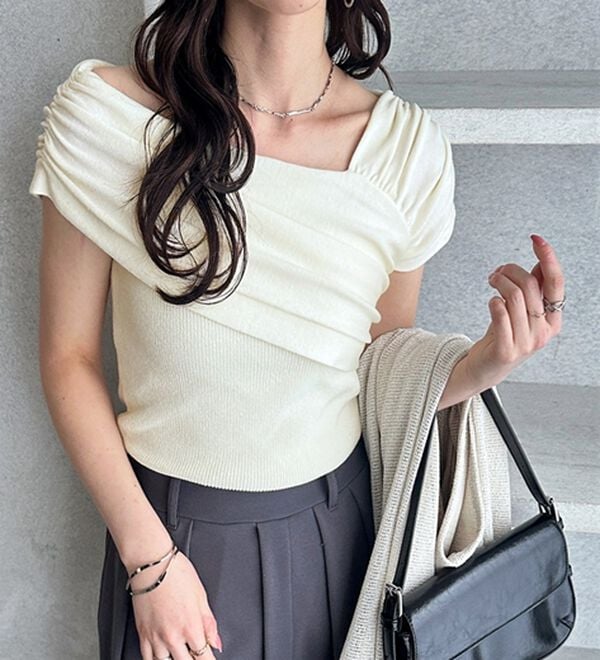 GeeRA（ジーラ）の「ドレープデザイン２ＷＡＹネックニット（ニット・セーター）」｜詳細画像