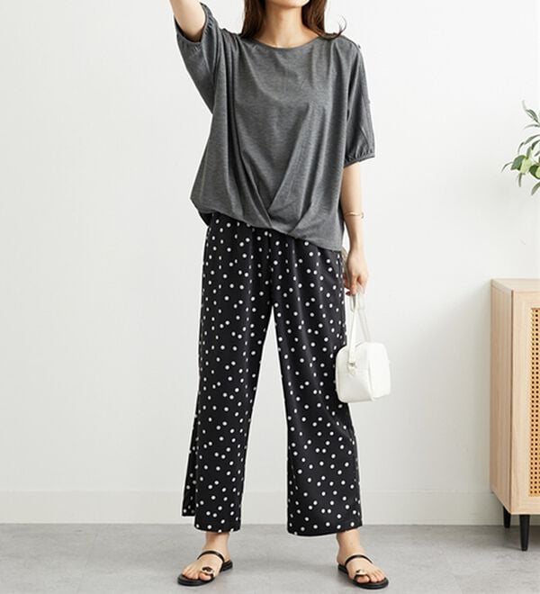 BELLUNA（ベルーナ）の「肩ボタンデザイン裾タックプルオーバー（カットソー）」｜詳細画像