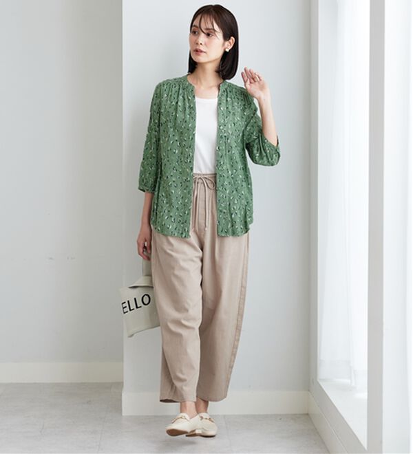 BELLUNA（ベルーナ）の「レーヨン素材ギャザー使いプリントブラウス（ブラウス）」｜詳細画像