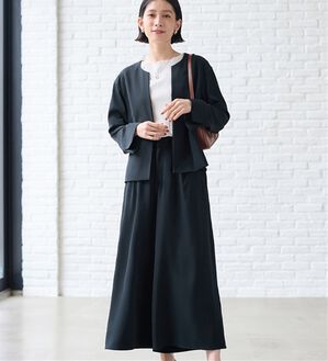 Viola e Viola（ヴィオラ エ ヴィオラ）の「洗える！多機能２点セットアップ＜Ｍ～５Ｌ＞（パンツスーツ）」｜ネイビー