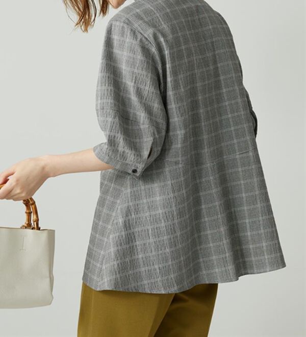 BELLUNA（ベルーナ）の「サッカー素材バックフレアーブラウス（ブラウス）」｜詳細画像